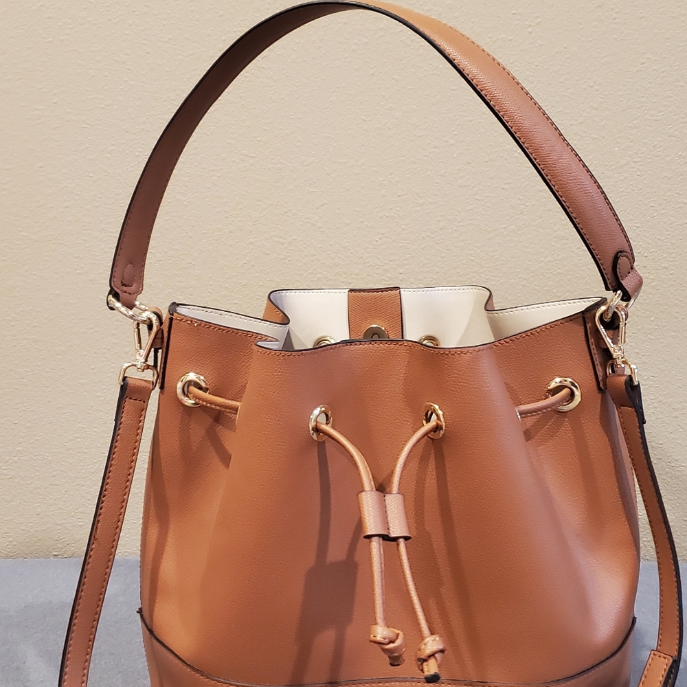 Bucket bag